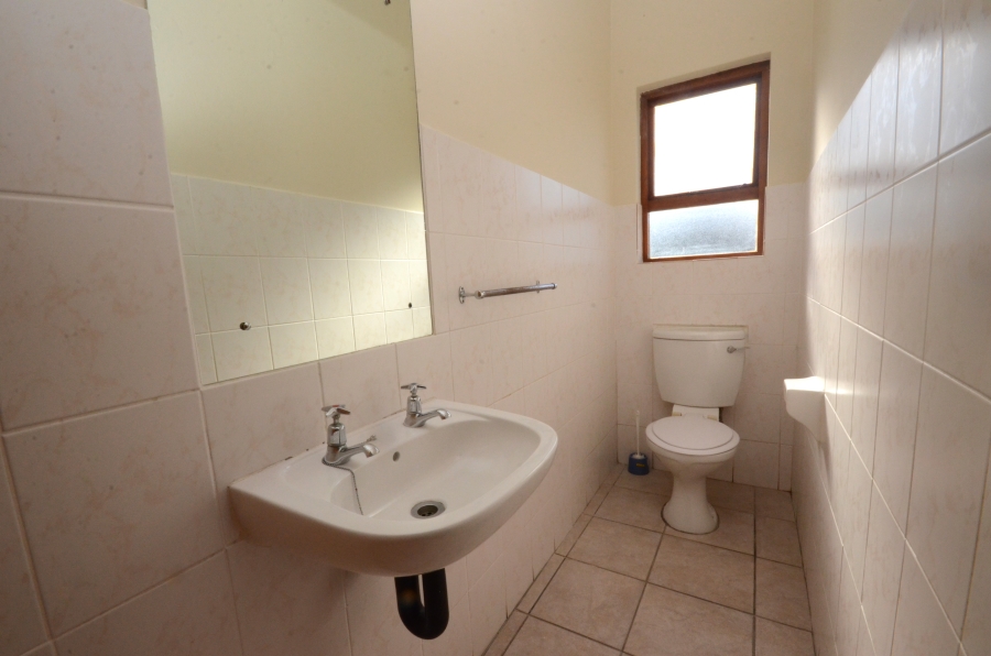 To Let Commercial Property for Rent in Beacon Bay Eastern Cape